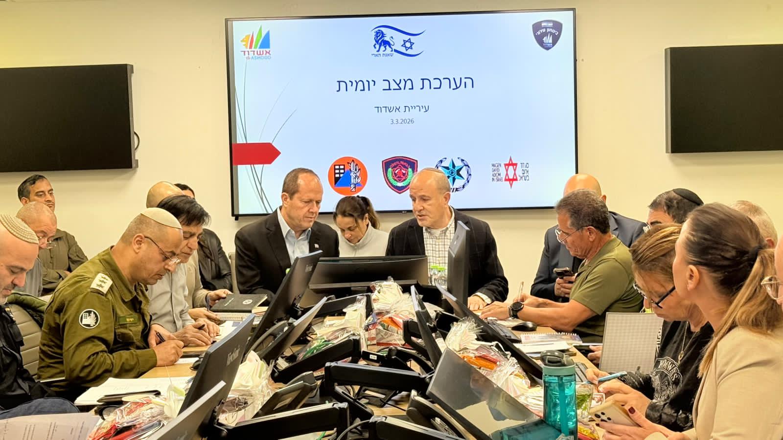 היום ה-4 למבצע "שאגת הארי": שר הכלכלה והתעשייה ח"כ ניר ברקת הגיע להער…