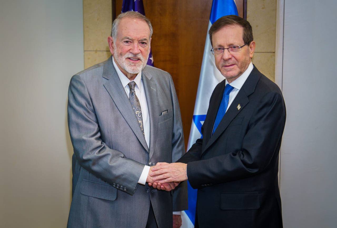 יממה אחרי שטארמפ אמר שהוא ׳חרפה׳: הרצוג נפגש עם שגריר ארה״ב בישראל
