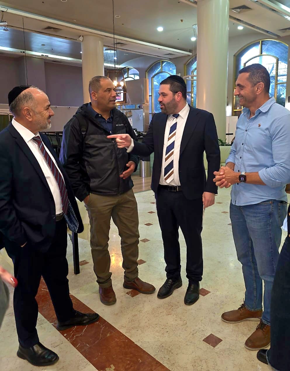 באר שבע: שר הרווחה לשעבר, ח"כ יעקב מרגי, בסיור במלונות המפונים בעקבות…