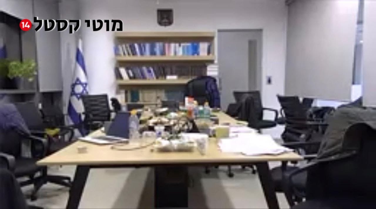 בינתיים נראה כי מיארה וצוותה מיצו את הדיון ונטשו