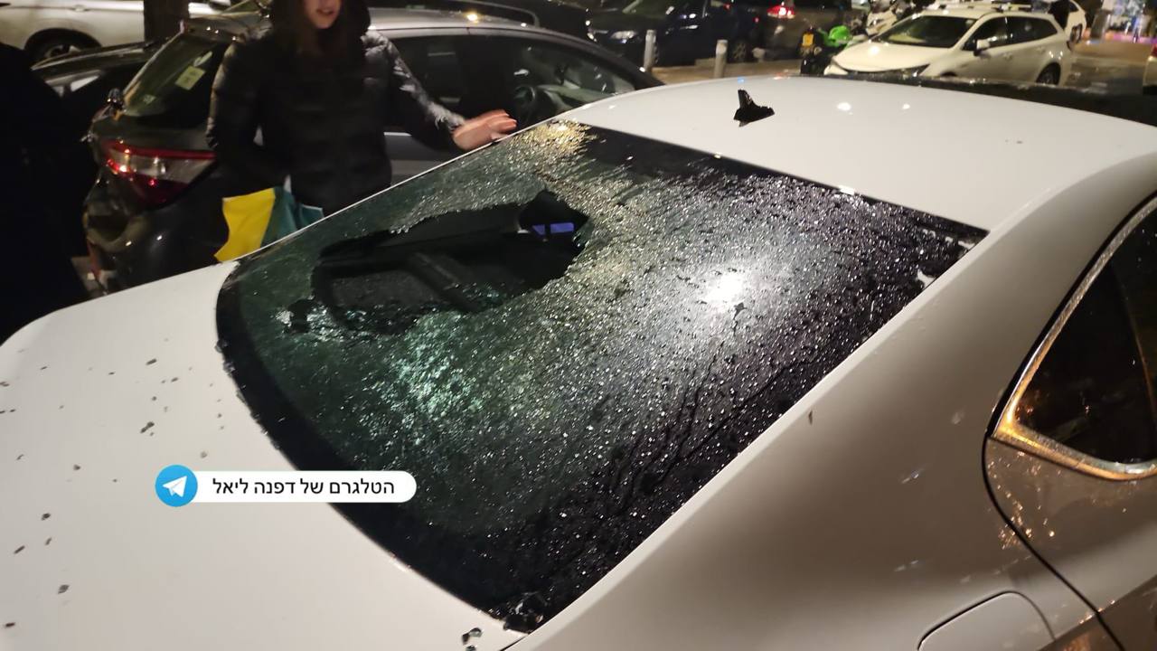 המכונית של ח״כ יצחק פינדרוס ספגה רסיסים אתמול ברובע היהודי (באישור הצ…