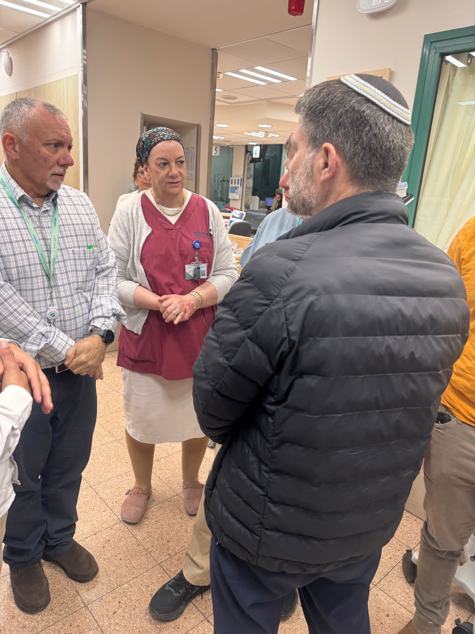 שר האוצר בצלאל סמוטריץ׳ בביקור כעת במחלקת טיפול נמרץ ילדים בבית החולי…