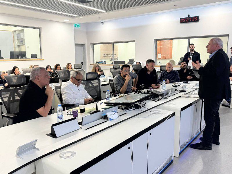 אלמוג בוקר: בזמן הירי מאיראן: איזנקוט, דיכטר ומתן כהנא בדימונה.