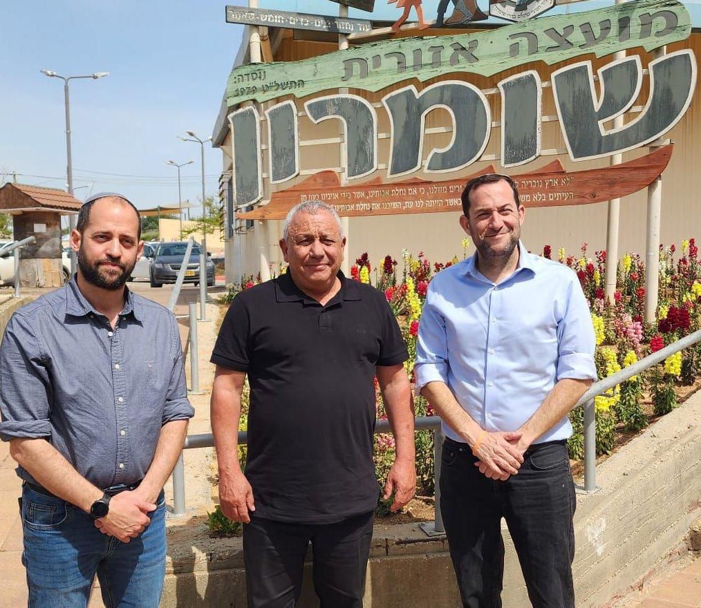הרמטכ"ל לשעבר גדי איזנקוט וח"כ מתן כהנא סיירו בברוכין, פדואל ואריאל.…
