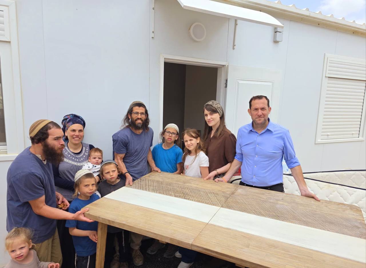 20 שנה אחרי הפינוי: המשפחות הראשונות העתיקו הבוקר את מגוריהן לקרוואני…