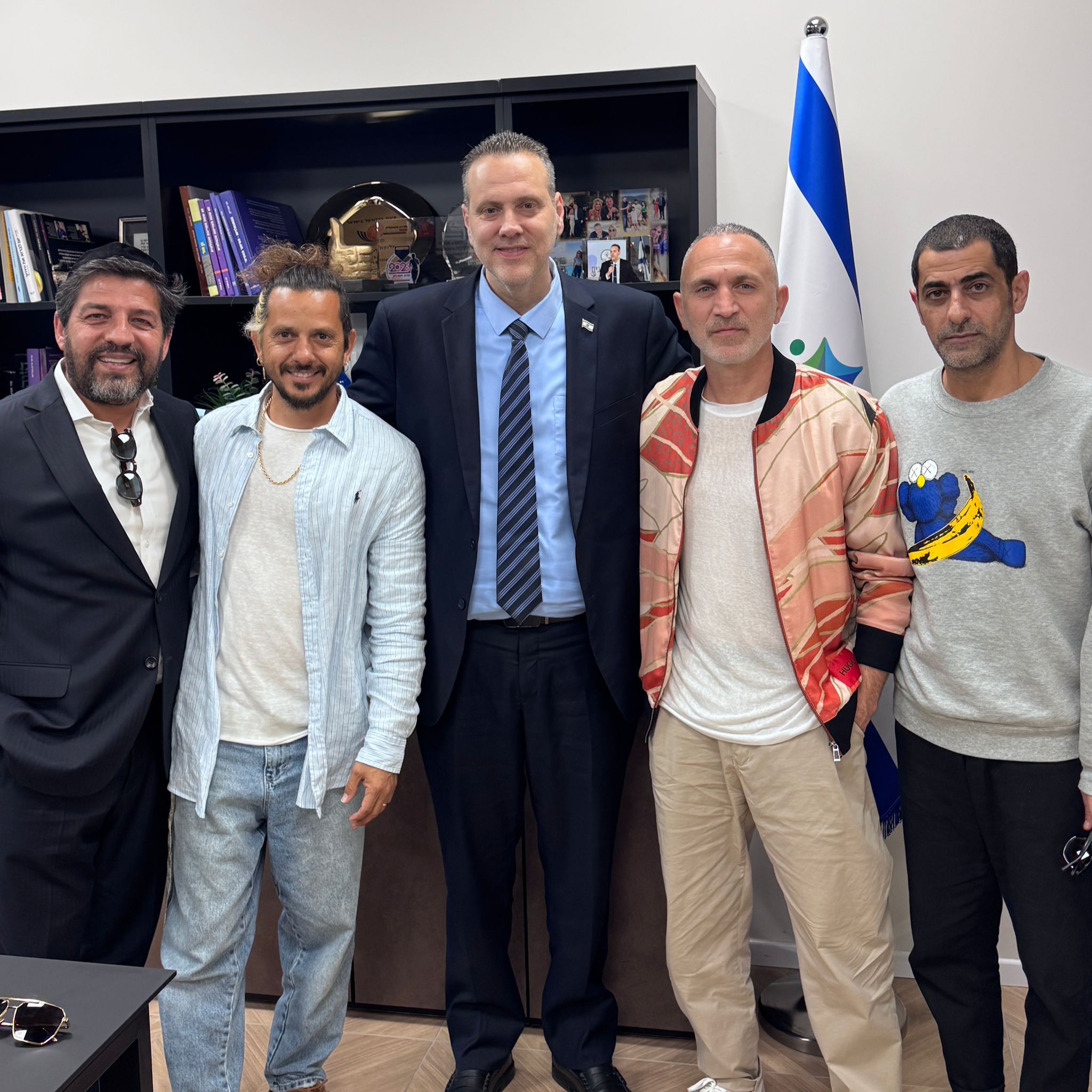 שר התרבות והספורט מיקי זוהר נפגש היום עם חברי ״שלישיית מה קשור״ שלום…