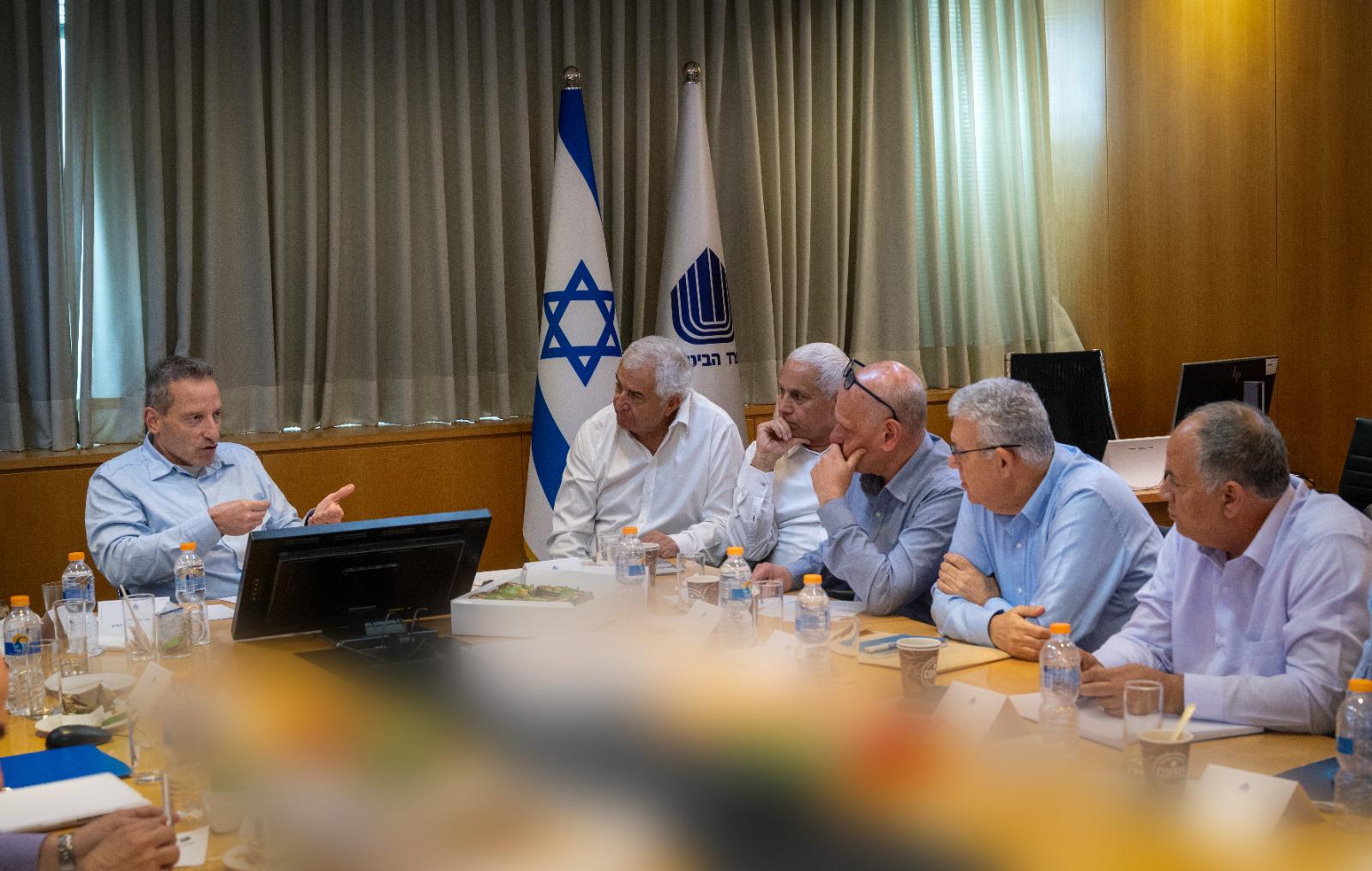מנכ"ל משרד הביטחון לראשי התעשיות הביטחוניות הגדולות: "אנחנו במצב חירו…
