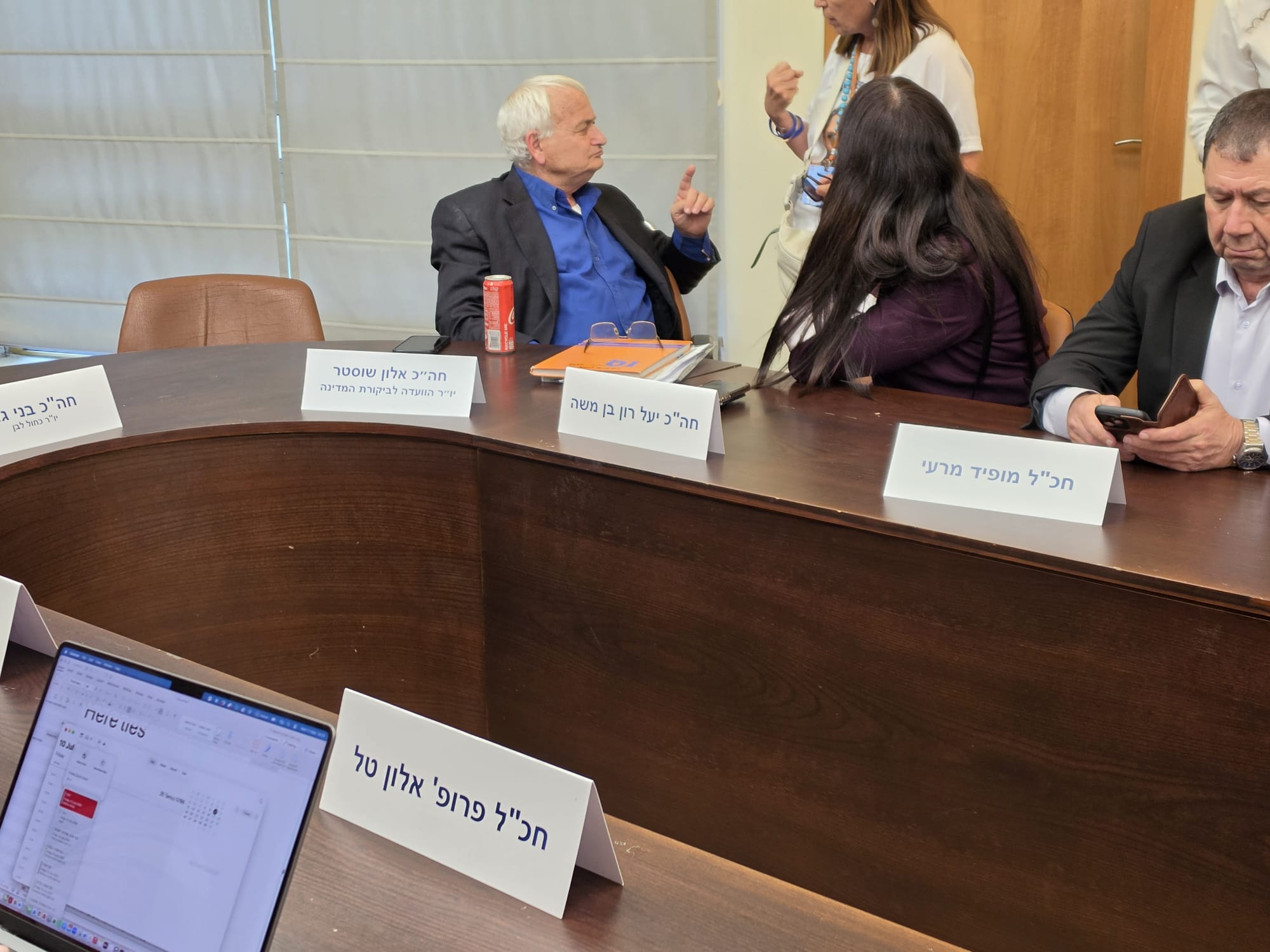 בכחול לבן ממלאים את ישיבת הסיעה בחברי כנסת לשעבר