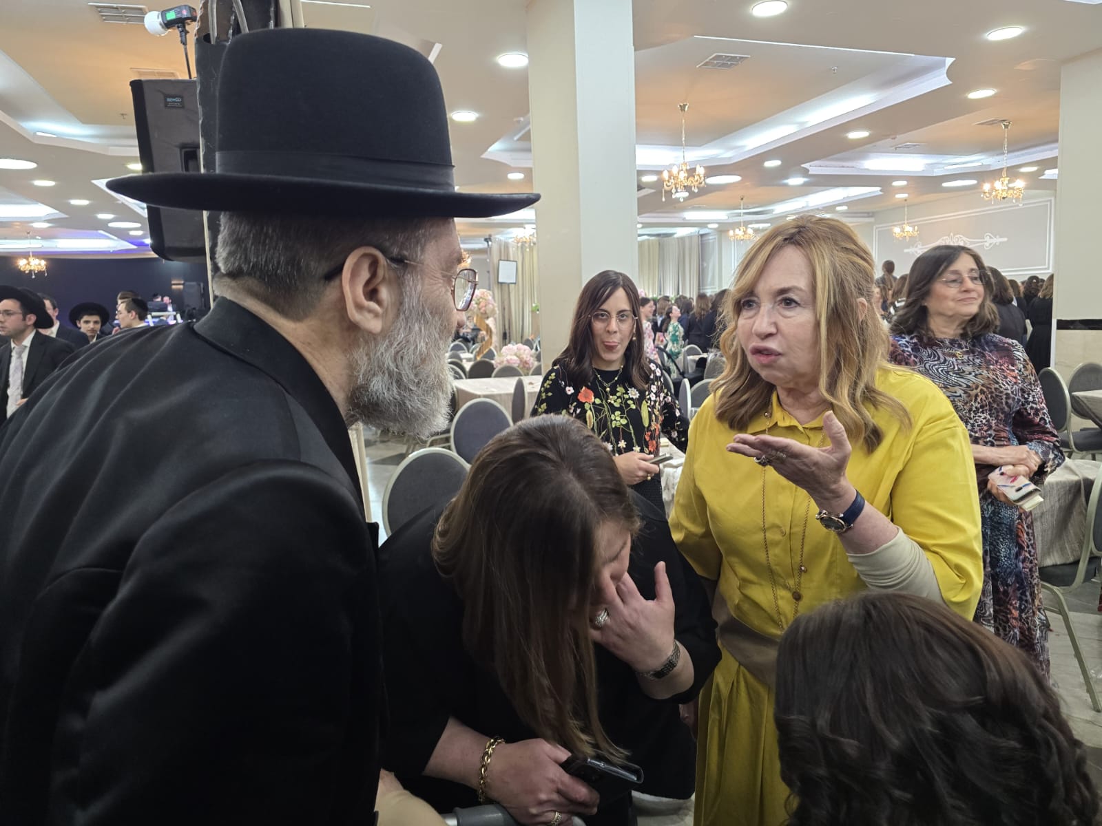 בצל הדרמה הפוליטית: היועצת של רה"מ רבקה פאלוך מסתודדת עם יו"ר דגל התו…