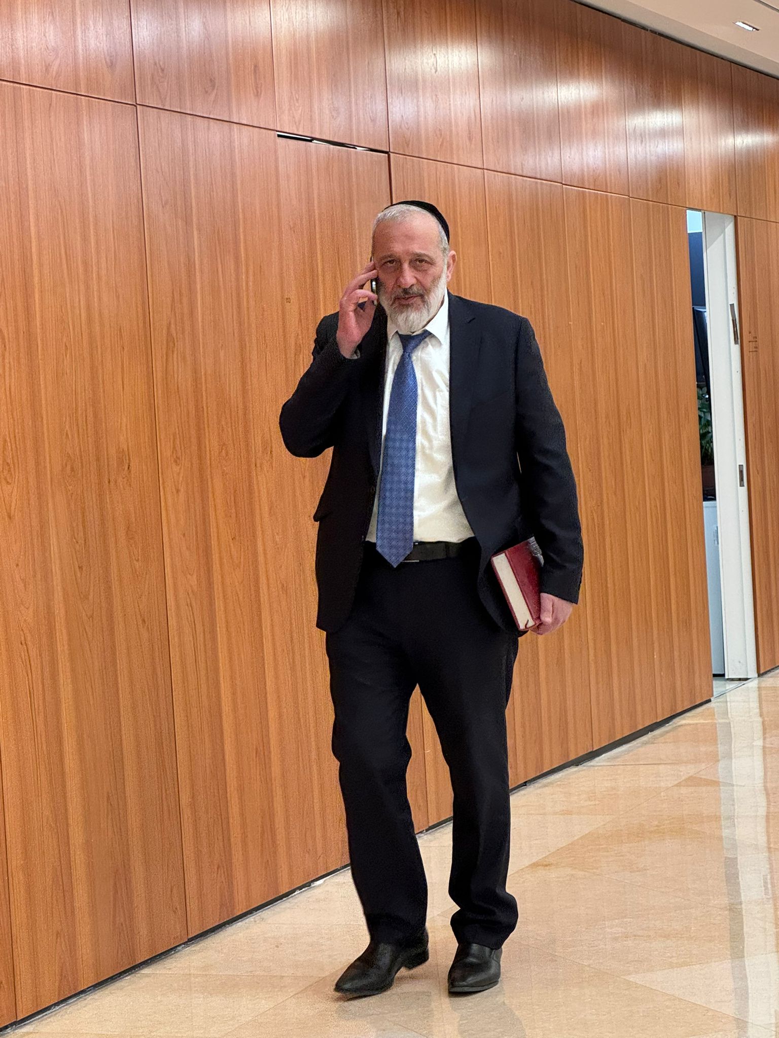 כעת מחוץ למליאה: יו"ר ש"ס אריה דרעי בשיחה עם מבקר המדינה הנבחר עו"ד ר…