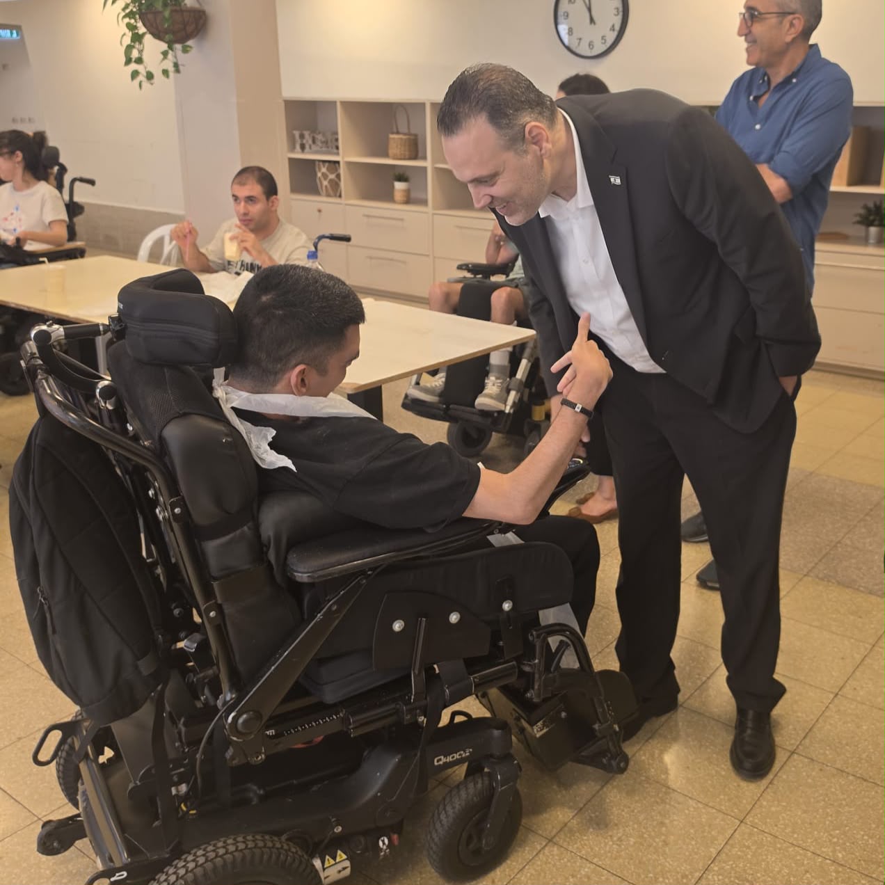 ממשיכים בעשייה בשטח. שר התרבות והספורט מיקי זוהר בביקור מרגש עם הילדי…